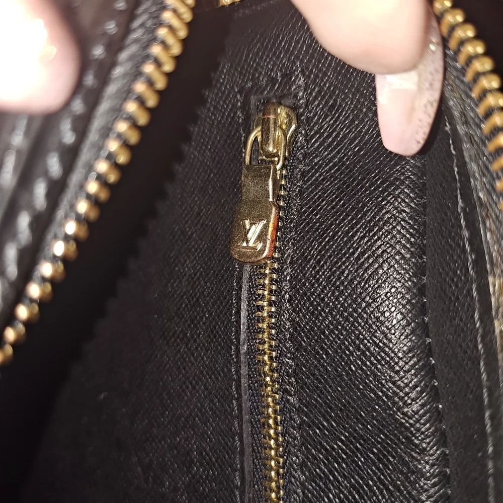 Louis Vuitton Black Epi Jeune Fille Crossbody - Picture 13 of 15